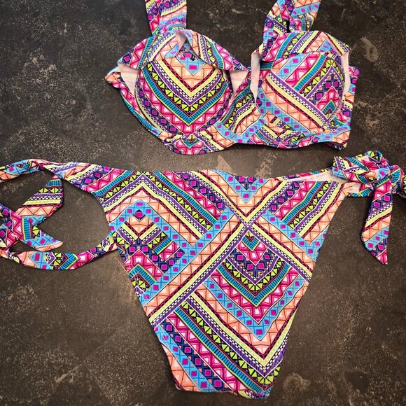 BUNDLE 2 FOR 1 {Marilyn Monroe} 2 KNOCKOUT BIKINIS for 1 PRICE- MAKE AN OFFER! - Picture 5 of 13